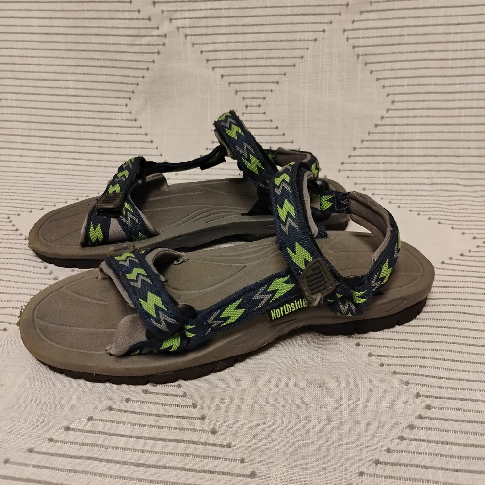 Northside Boys Kids Sandals with Green and Navy Blue Straps Size 3
